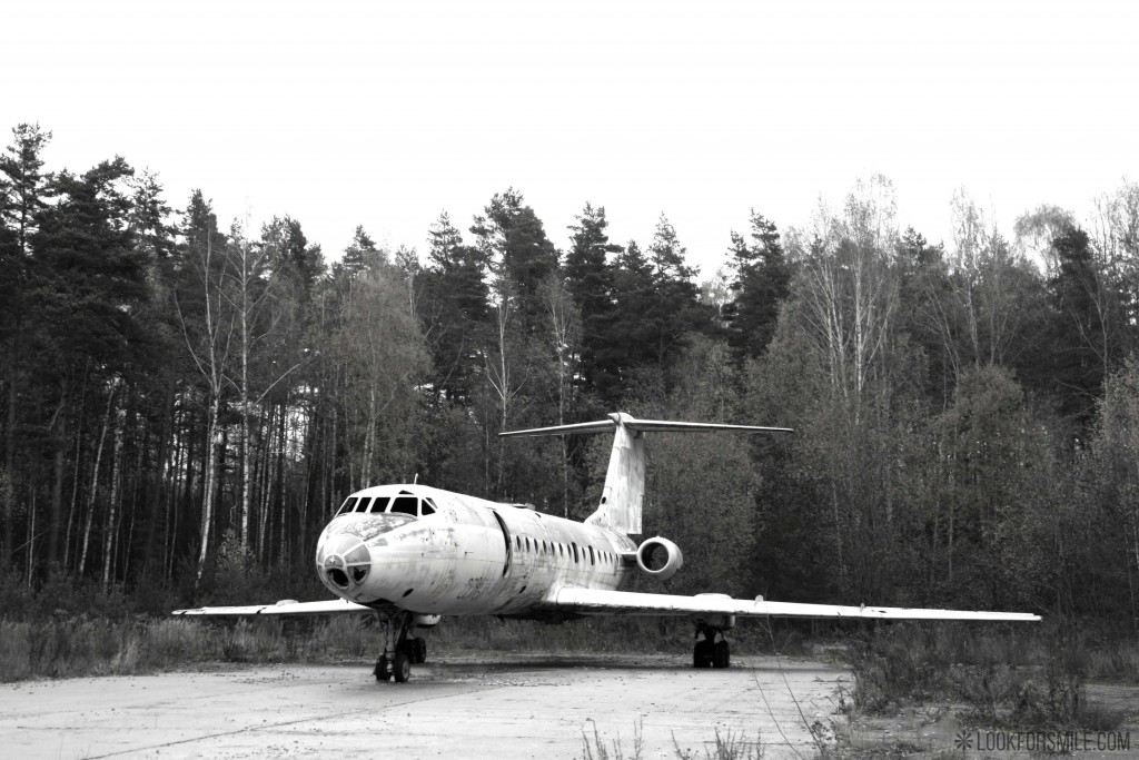 Abandoned plane - blog - Lookforsmile.com