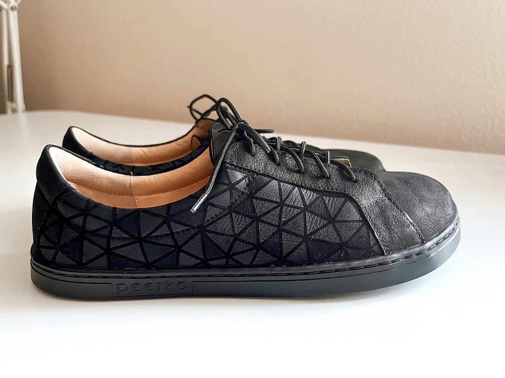 Peerko 2.0 Classic Triangle Barefoot Shoes for wide feet from the side - Lookforsmile.com