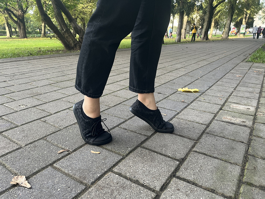 Peerko 2.0 Classic Triangle Barefoot Shoes for wide feet from right side on a person standing on tippy toes - Lookforsmile.com