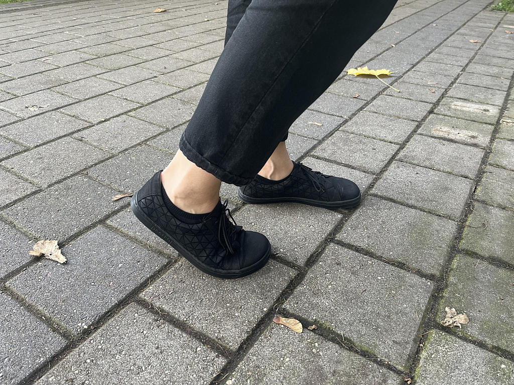 Peerko 2.0 Classic Triangle Barefoot Shoes for wide feet on a person from right side - Lookforsmile.com
