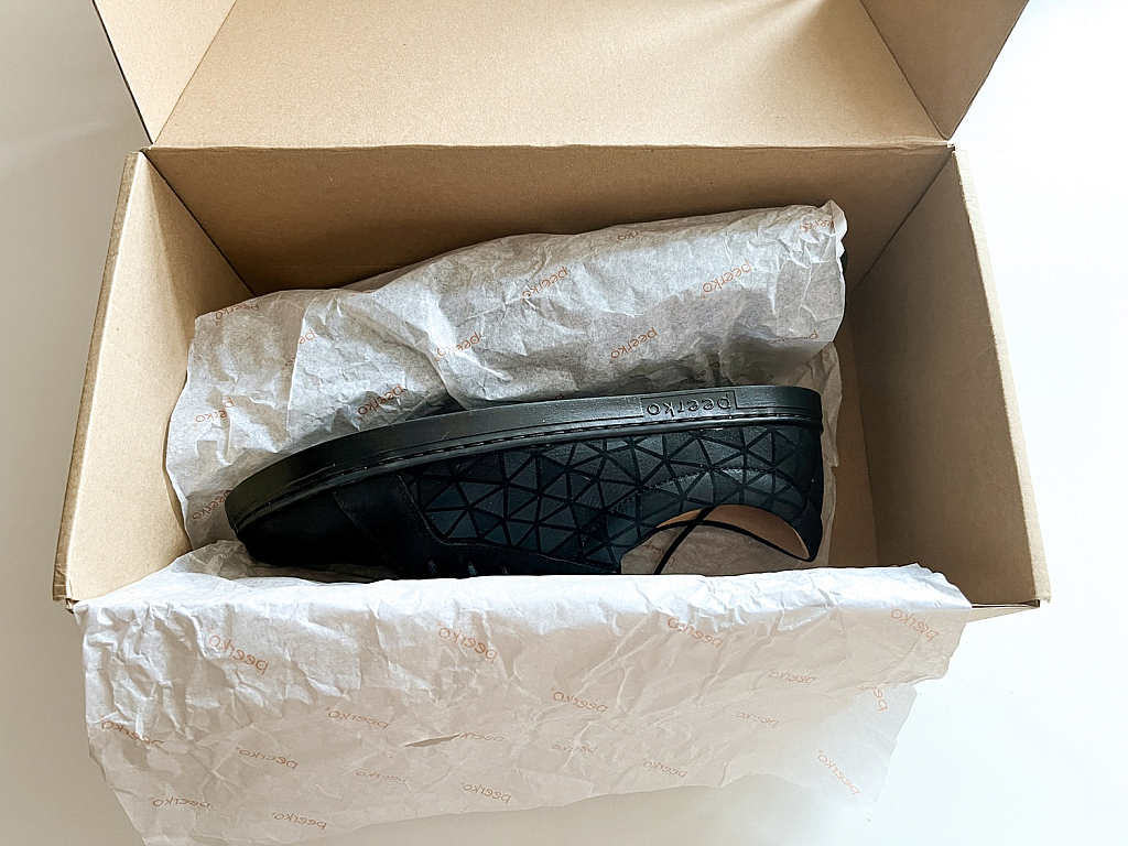 Peerko 2.0 Classic Triangle Barefoot Shoes for wide feet in the box - Lookforsmile.com